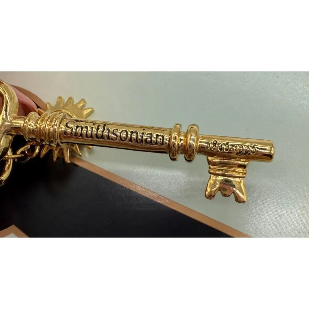 Vintage Avon Smithsonian Institution‎ Key To The Castle Necklace Sunburst New